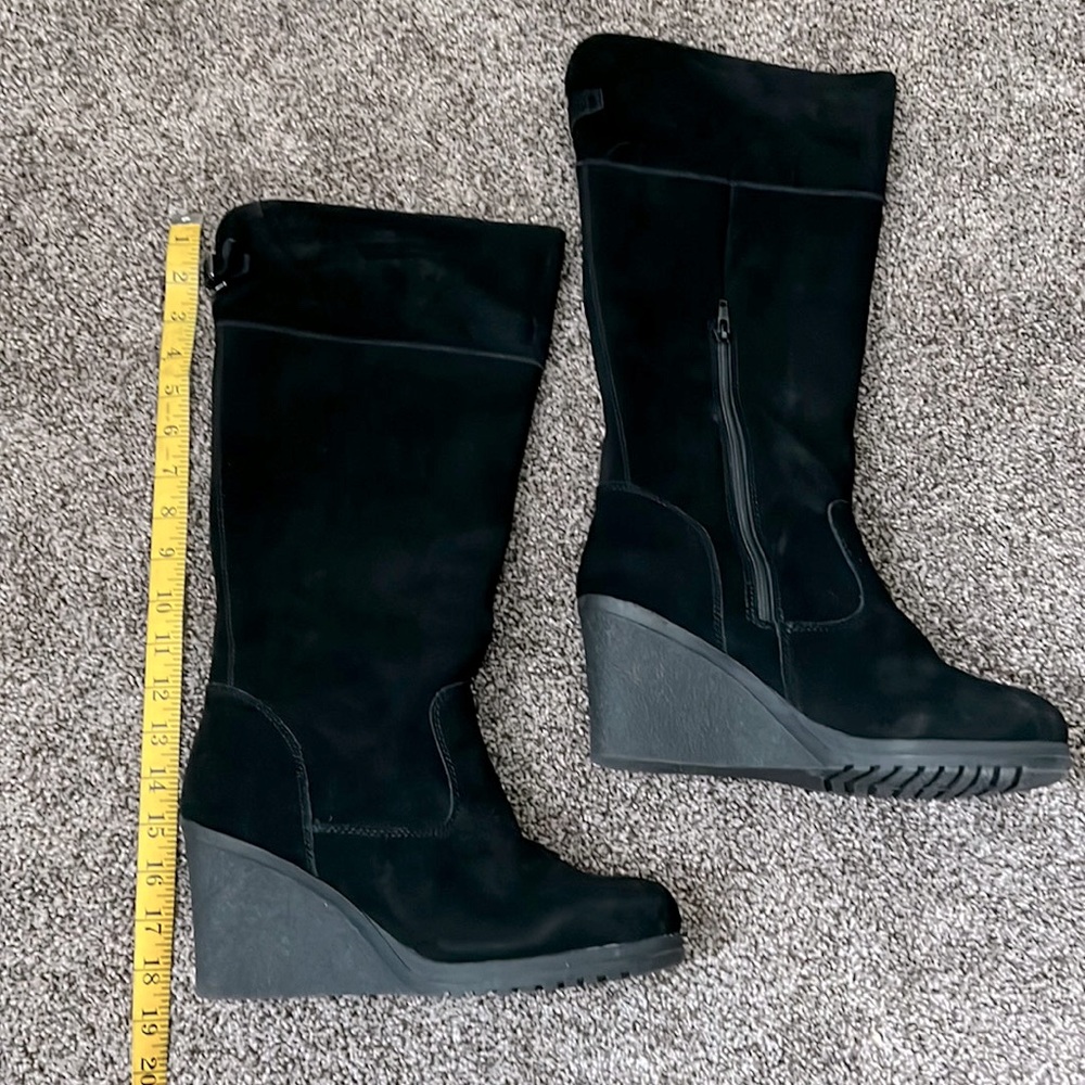Bjorndal Lyndall Suede Insulated Boot Size 10 LIKE NEW Color Black